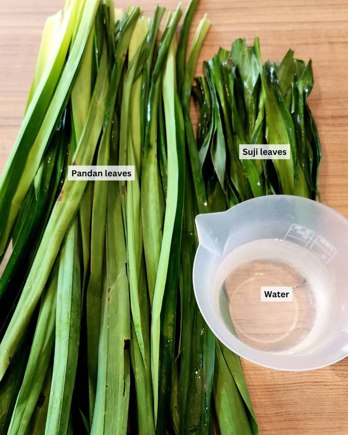 Pandan extract ingredients with labels.