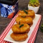 A small plate of several gemblongs with pandan leaves decoration.