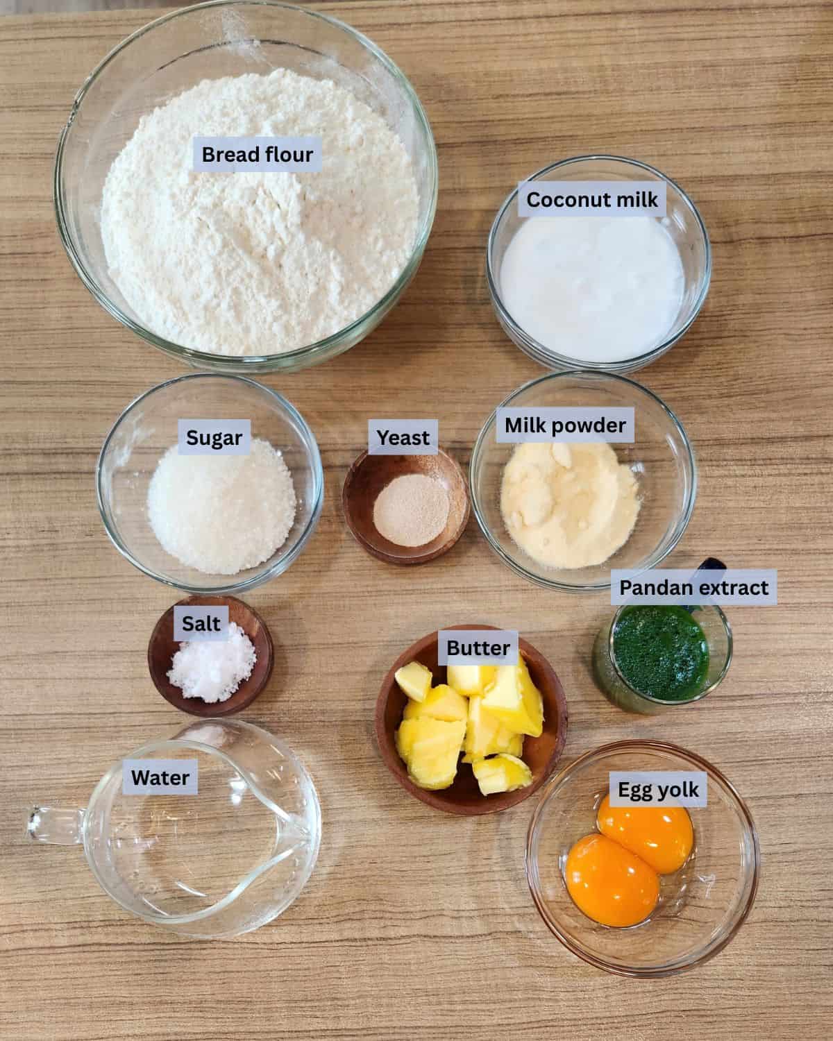 Roti sisir pandan ingredients with labels.
