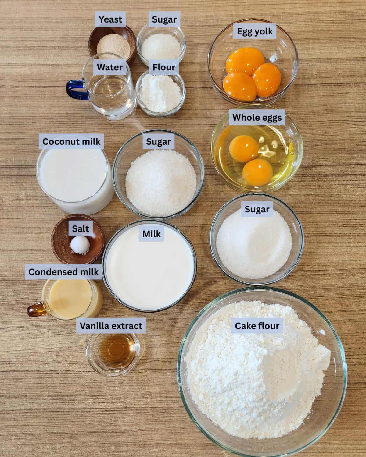 Pukis ingredients with labels.