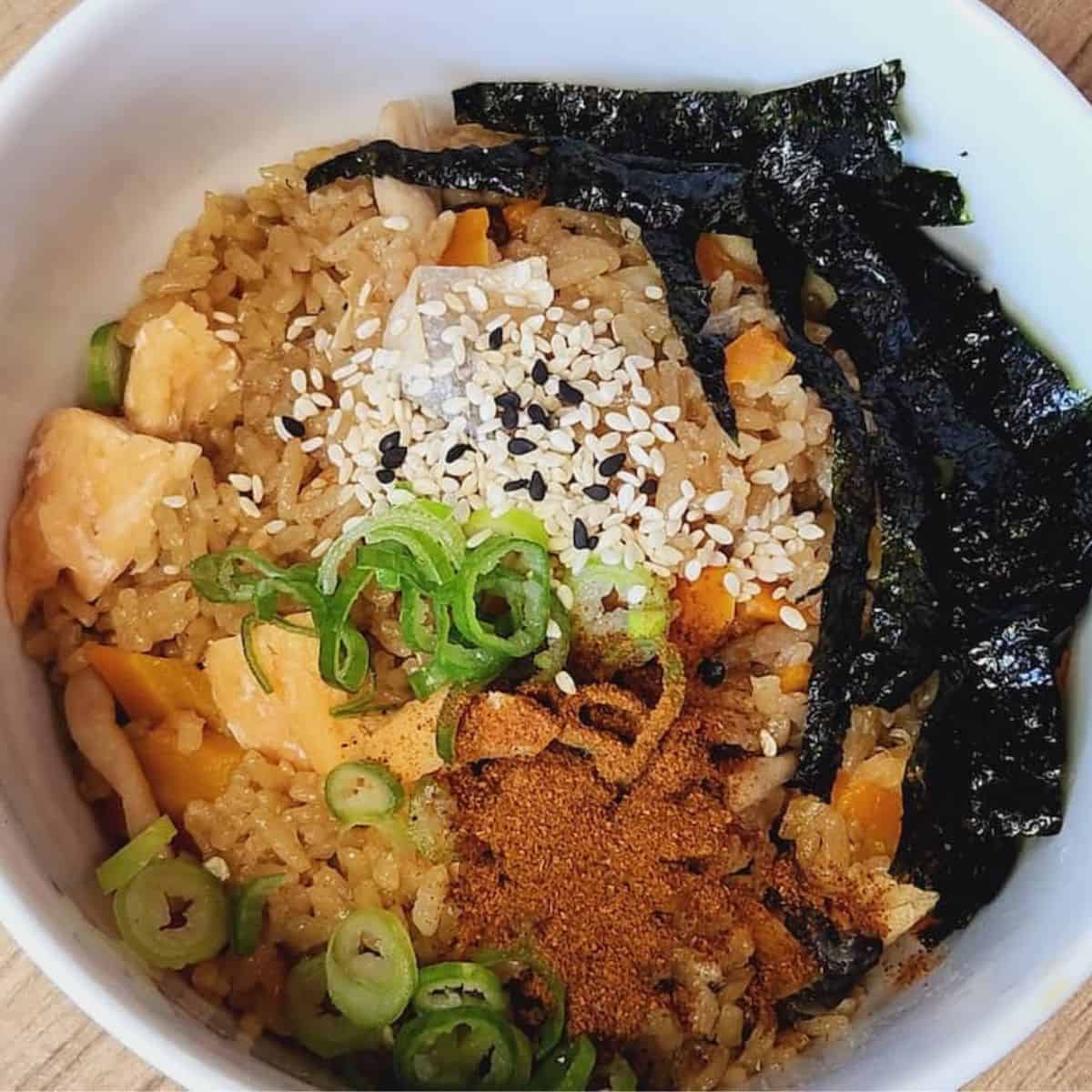 Japanese salmon rice bowl using easy salmon and rice recipe.