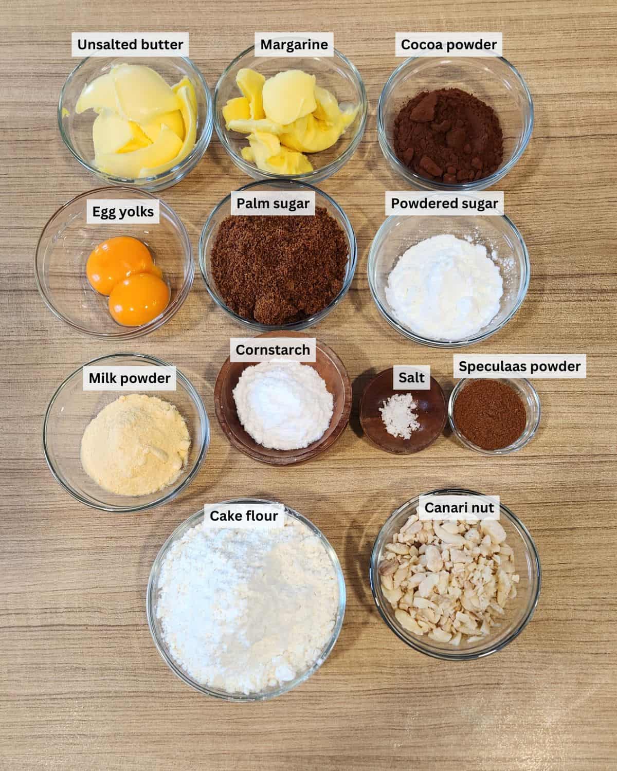 Dutch speculaas cookies ingredients with labels.