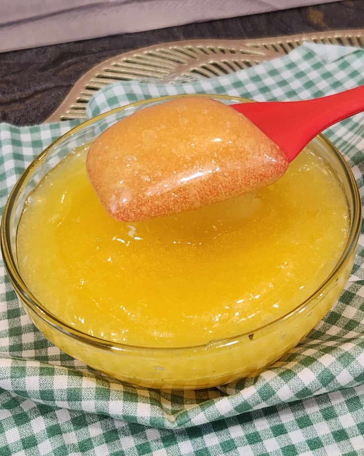 A red spatula spooning the Taiwanese sweet mayonnaise from a bowl.