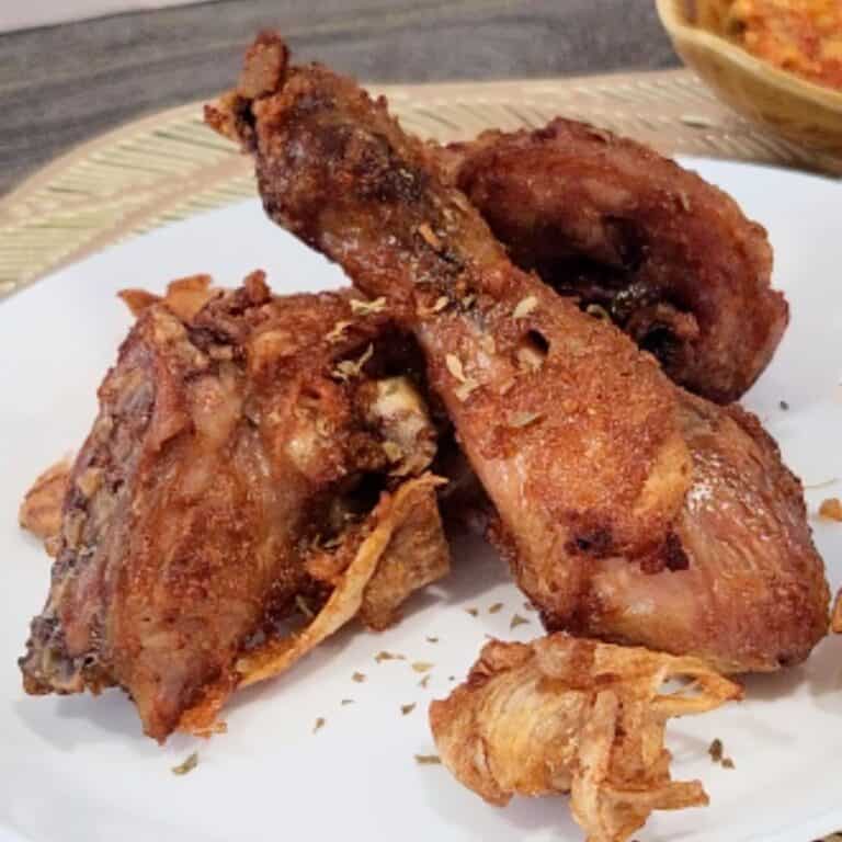 A few pieces of garlic fried chicken on a plate.