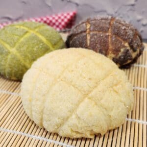 Three Melon Pan bread with original, matcha, and chocolate flavor.